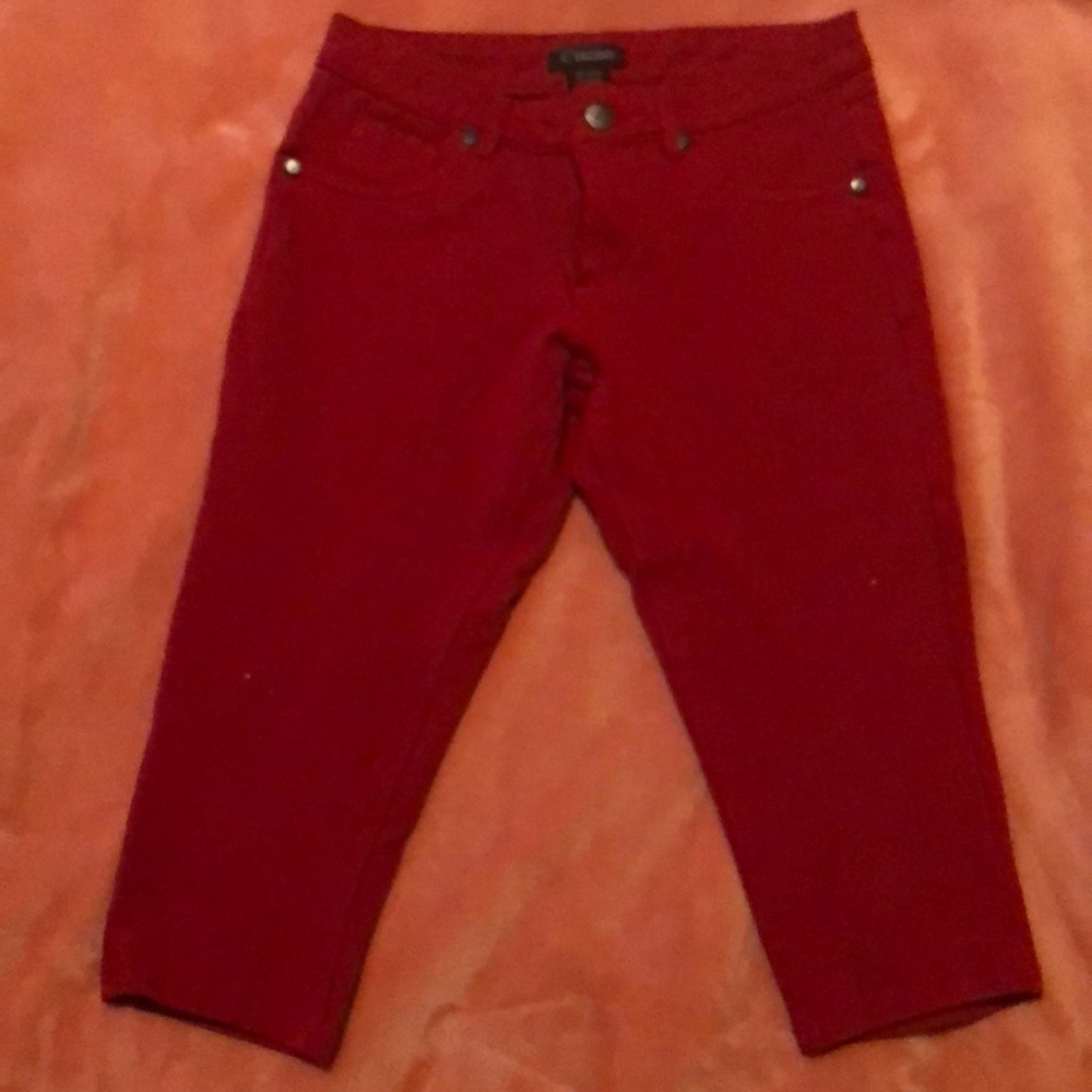 Red capris - Picture 2 of 4
